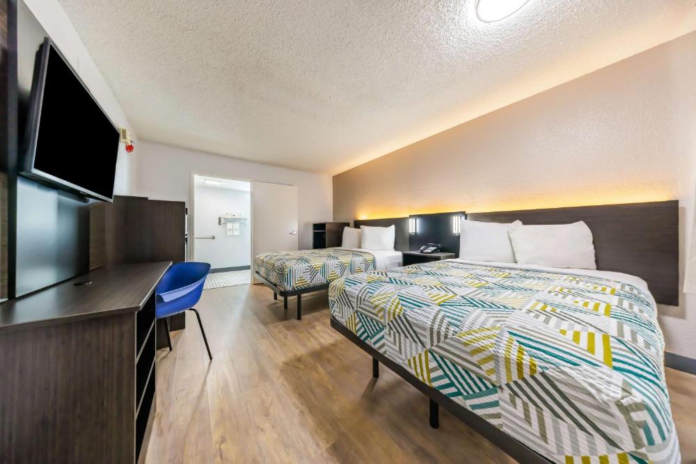 Quadruple Room - Disability Access - Non-Smoking interior